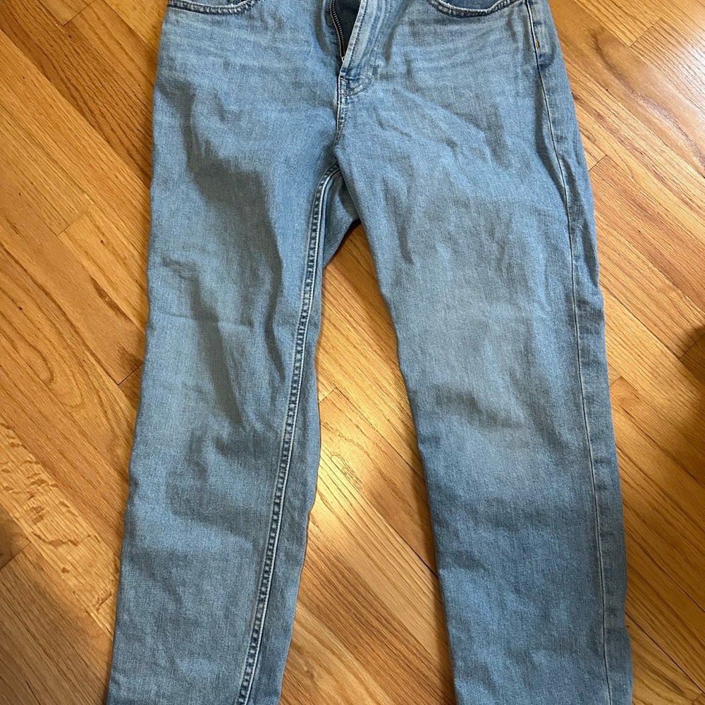 Everlane women’s Denim Straight Jeans in Light Blue

The Cheeky Straight Jean